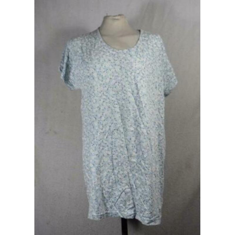 Blauw t-shirt. witte bloemen. mt l. merk prénatal