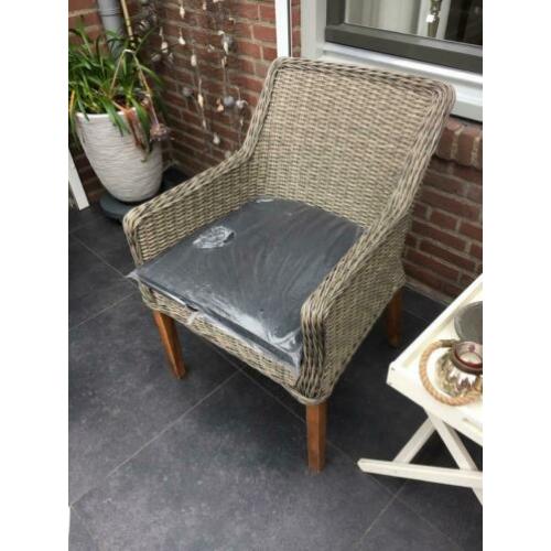 4 stoelen nieuw koste 139, euro per stuk doe een pb sturen