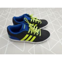 Mooie grijs met blauwe adidas neo schoenen maat 40