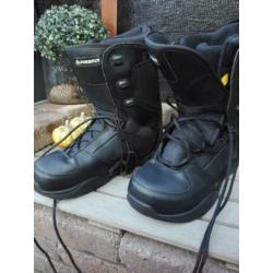 Snowboard met bindingen en evt schoenen
