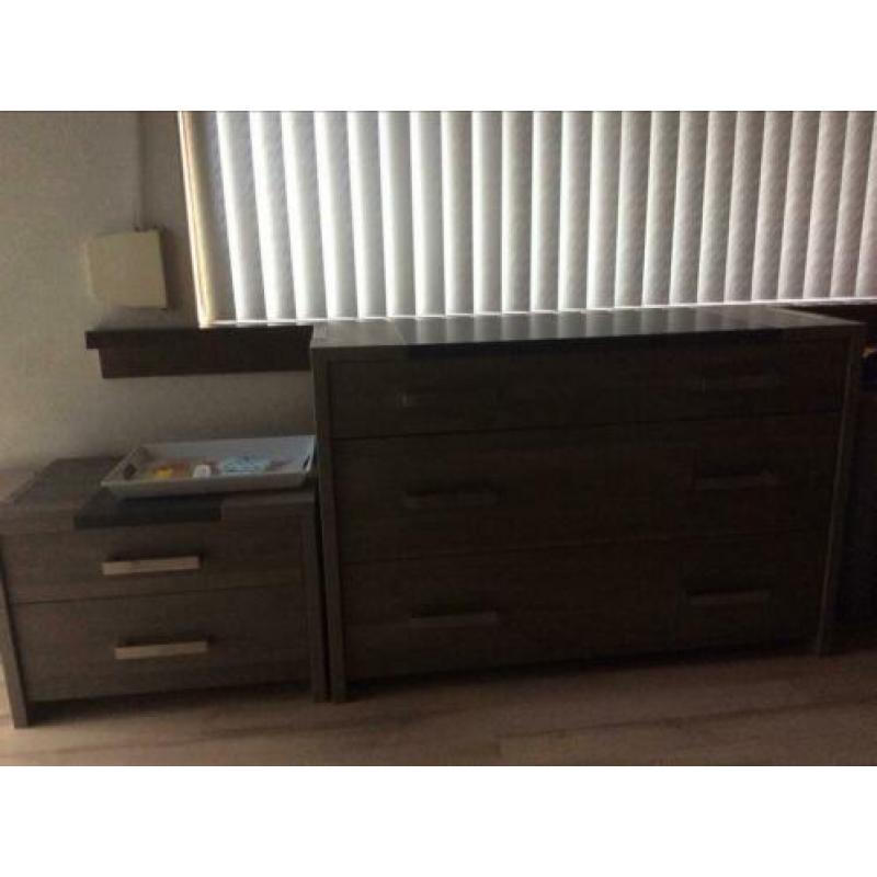Tweepersoons bed 140x200 met lade kast en 2nachtkastjes