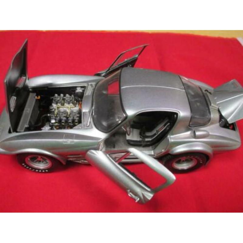 Racing Legends 1/18 Chevrolet Corvette