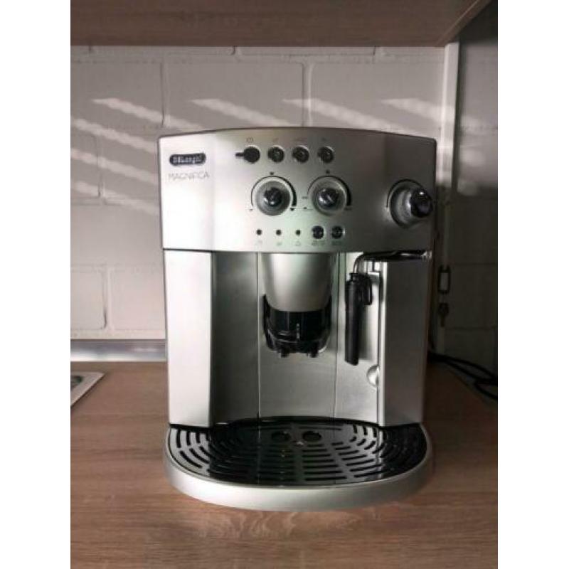 Delonghi Magnifica Volautomaat Koffiemachine ESAM 4200.S