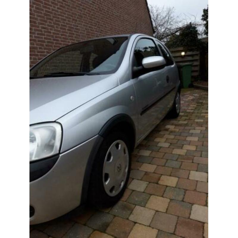 Opel Corsa 1.2 16V 3D 2001 Grijs