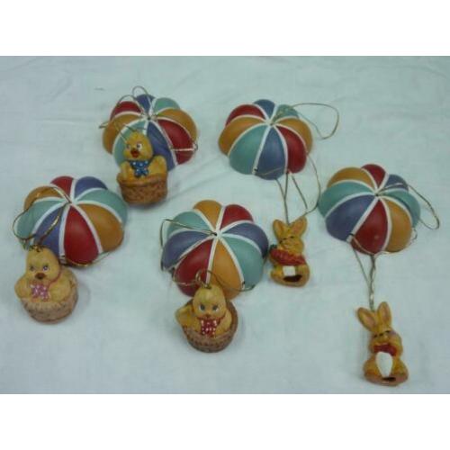 Stenen paashaas/kippetjes aan parachute,s