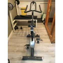Te KOOP FITNESS APPARATUUR