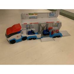 Paw patrol met diverse paw patrol voertuigen