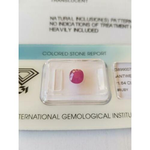 Ovaal geslepen Robijn 1.64 ct. €200,-.