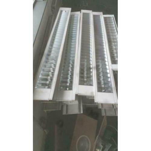 TL-armaturen PHILIPS HF incl.1x 58W buis €10,-