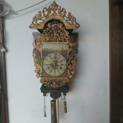 Antieke Friese stoelklok 1 gewichter