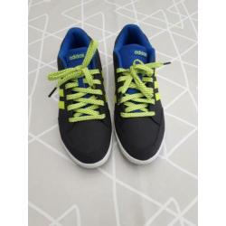 Mooie grijs met blauwe adidas neo schoenen maat 40
