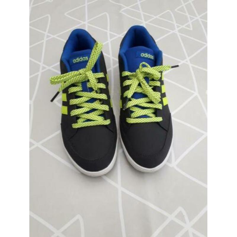 Mooie grijs met blauwe adidas neo schoenen maat 40