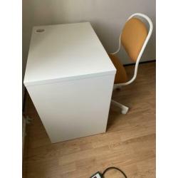 Klein bureau en bureaustoel Ikea