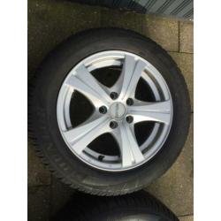 ALS NIEUW Velgen met winterbanden voor Volvo V70