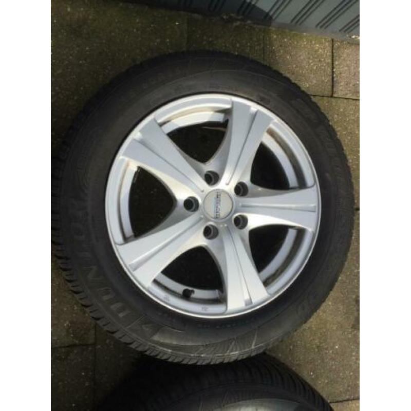 ALS NIEUW Velgen met winterbanden voor Volvo V70