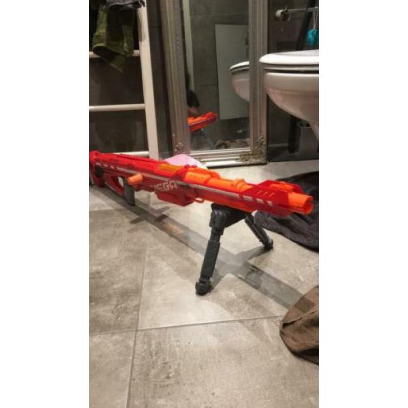 Mooie nerf mega gun schiet goed zo goed als nieuw