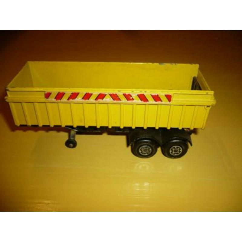 Mie18> oude matchbox articulated tipper truck 1973 lesney