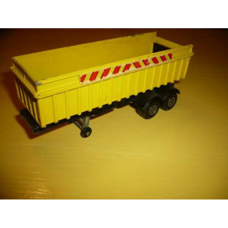 Mie18> oude matchbox articulated tipper truck 1973 lesney