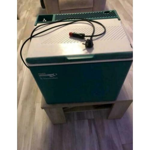 Electrolux op 220/230, of 12V autolader, of gas. Zgan!