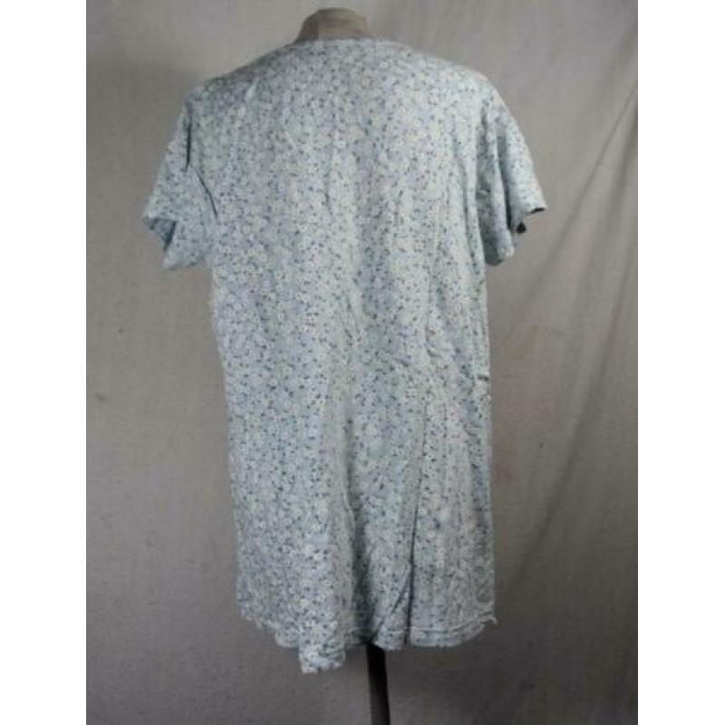 Blauw t-shirt. witte bloemen. mt l. merk prénatal