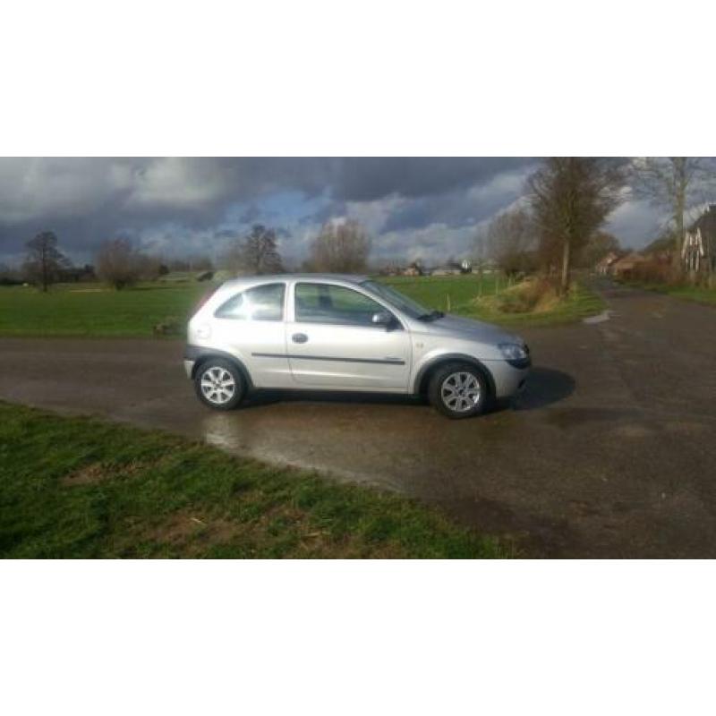 Opel Corsa 1.2 16V 3D 2002 Grijs