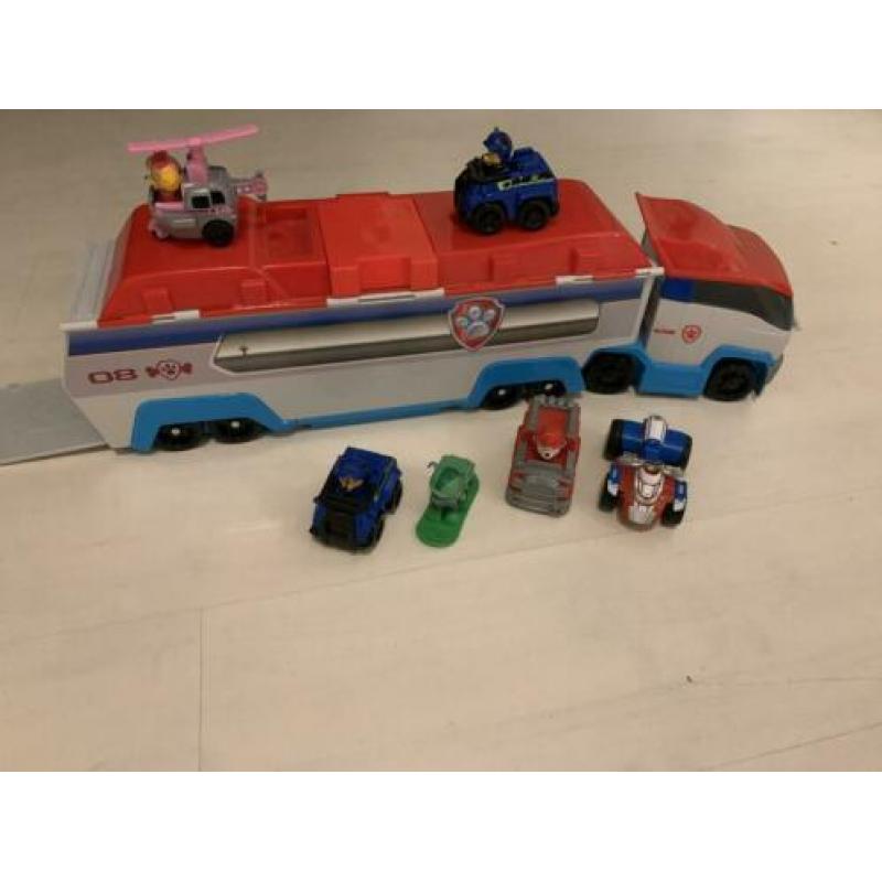 Paw patrol met diverse paw patrol voertuigen