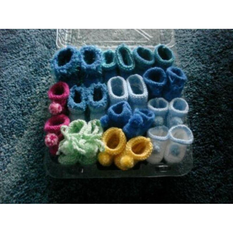 Poppenkleertjes - Vele maten POPPENSLOFJES/PANTOFFELTJES