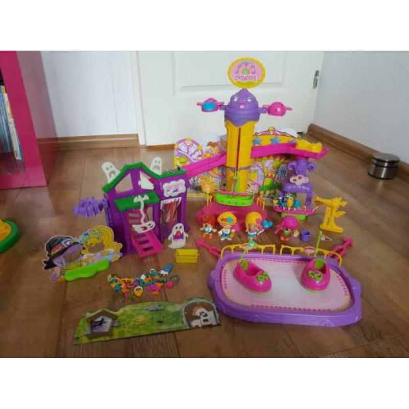 Pinypons pretpark met 4 poppetjes