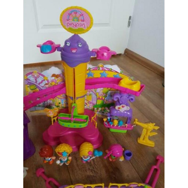 Pinypons pretpark met 4 poppetjes