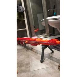 Mooie nerf mega gun schiet goed zo goed als nieuw