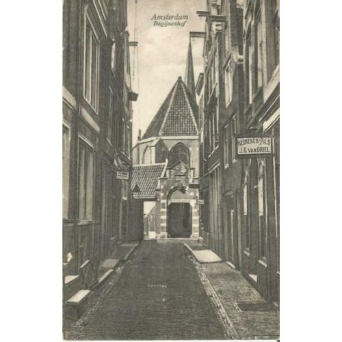 Amsterdam straatje naar Bagijnenhof met café Van Driel 1924