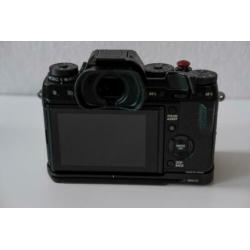 Fujifilm XT-1 + 2 grips + Fujifilm 56mm 1.2, goede staat.