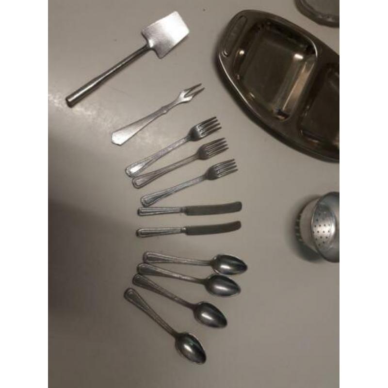 oud blikken speelgoed kookpotjes set