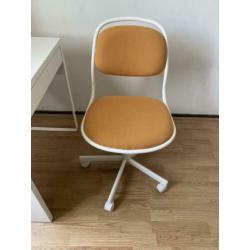 Klein bureau en bureaustoel Ikea