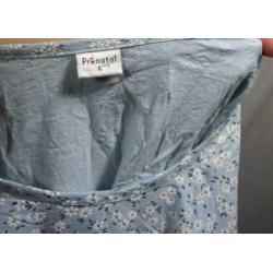 Blauw t-shirt. witte bloemen. mt l. merk prénatal