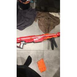 Mooie nerf mega gun schiet goed zo goed als nieuw