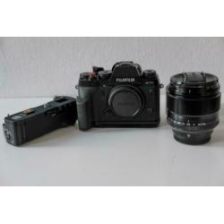 Fujifilm XT-1 + 2 grips + Fujifilm 56mm 1.2, goede staat.