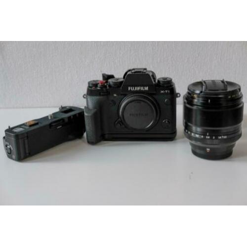 Fujifilm XT-1 + 2 grips + Fujifilm 56mm 1.2, goede staat.