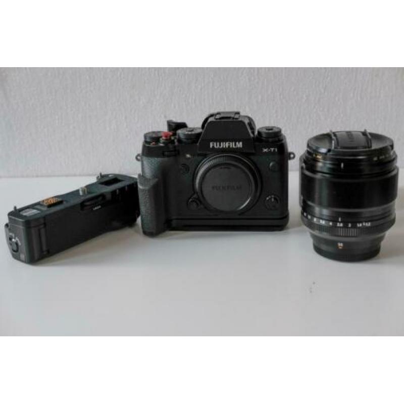 Fujifilm XT-1 + 2 grips + Fujifilm 56mm 1.2, goede staat.