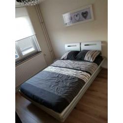Tweepersoonsbed te koop