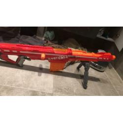 Mooie nerf mega gun schiet goed zo goed als nieuw