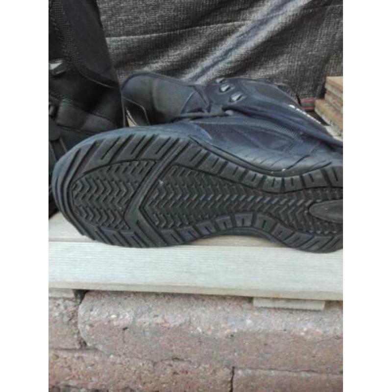 Snowboard met bindingen en evt schoenen