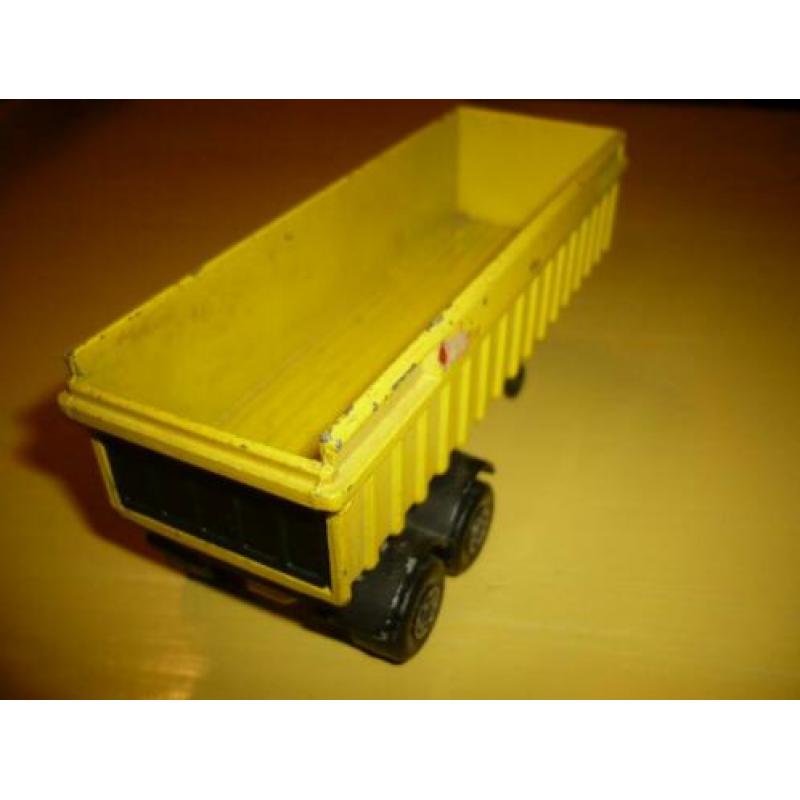 Mie18> oude matchbox articulated tipper truck 1973 lesney