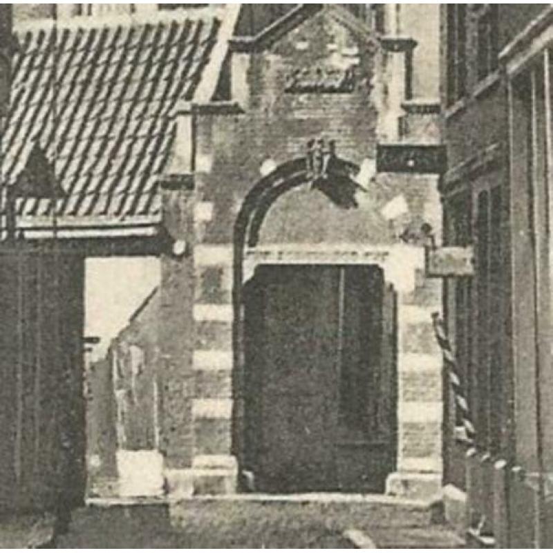 Amsterdam straatje naar Bagijnenhof met café Van Driel 1924