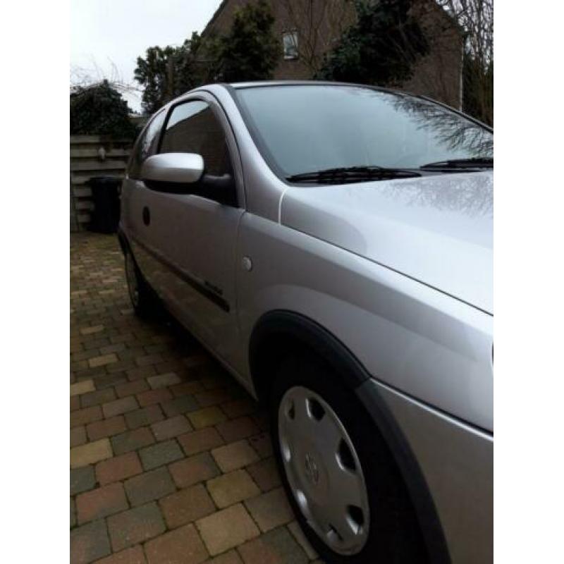 Opel Corsa 1.2 16V 3D 2001 Grijs