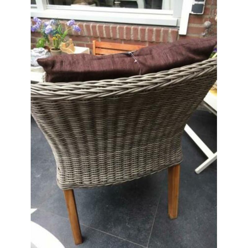 4 stoelen nieuw koste 139, euro per stuk doe een pb sturen