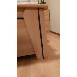 Bed 140x200 incl matras en nachtkastjes