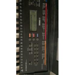 YAMAHA PSR-E263 Keyboard
