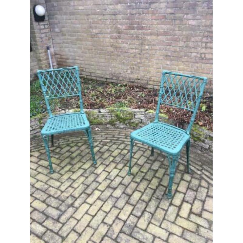 Twee gezellige stoeltjes