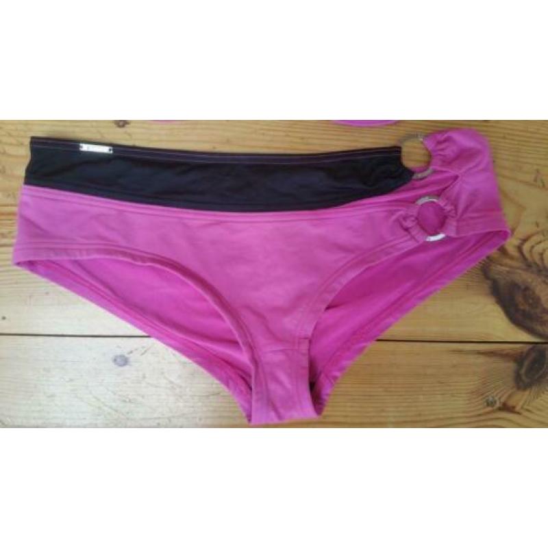 Roze/zwarte Sapph bikini 75D/L.